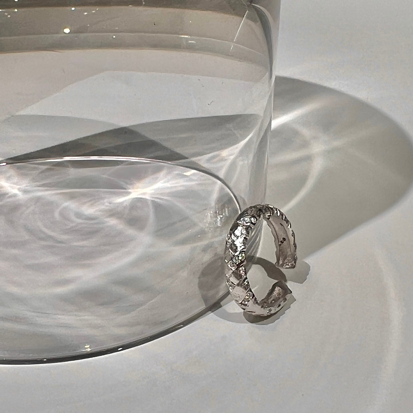 «SILVER TEXTURE BAND» — Adjustable Sterling Silver Ring with Quilted Metal Detailing