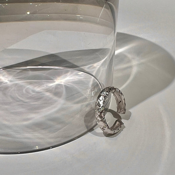 «SILVER TEXTURE BAND» — Adjustable Sterling Silver Ring with Quilted Metal Detailing