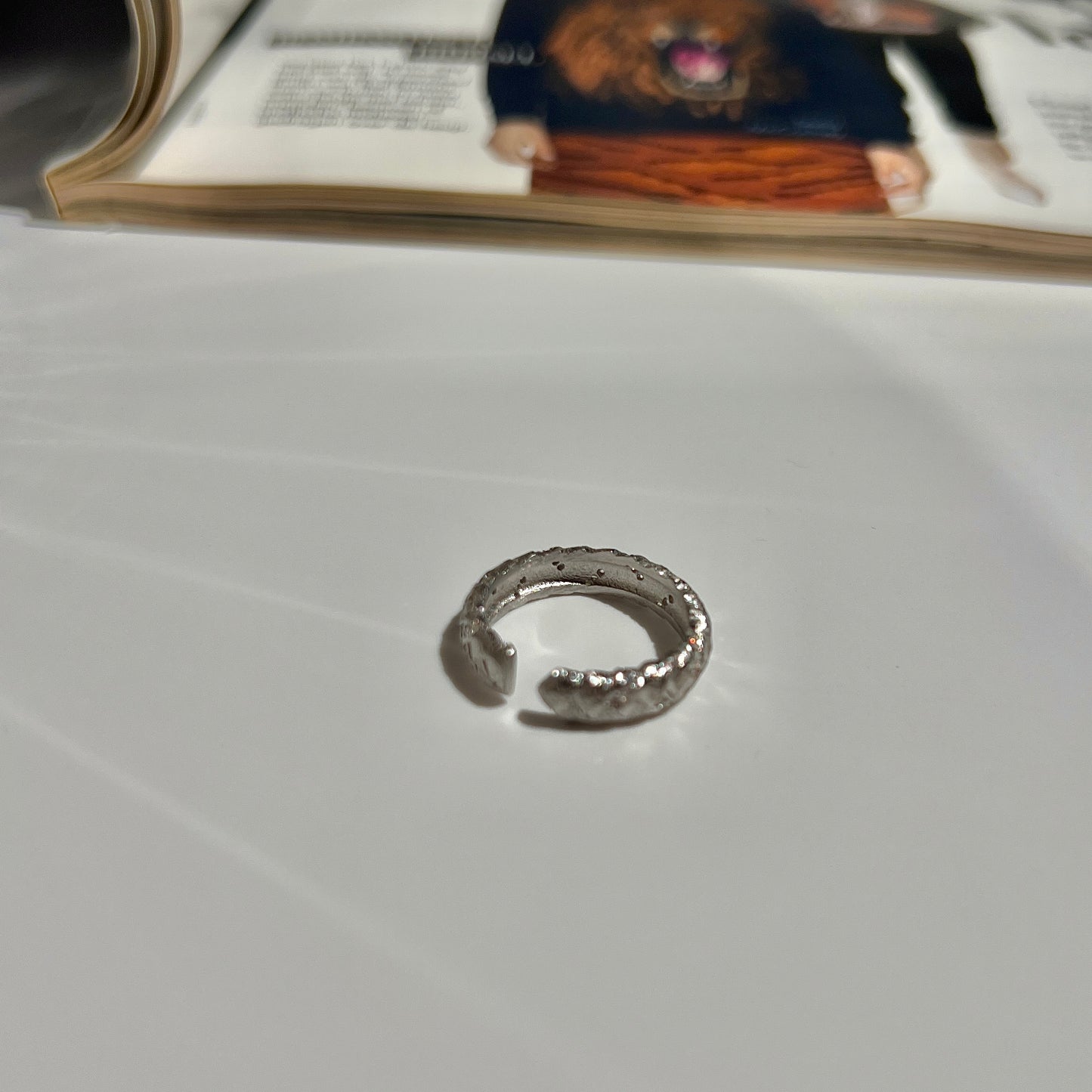 «SILVER TEXTURE BAND» — Adjustable Sterling Silver Ring with Quilted Metal Detailing