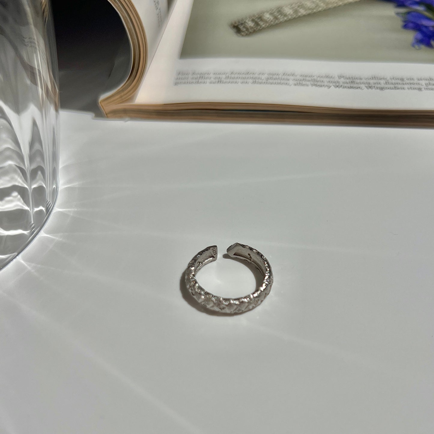 «SILVER TEXTURE BAND» — Adjustable Sterling Silver Ring with Quilted Metal Detailing