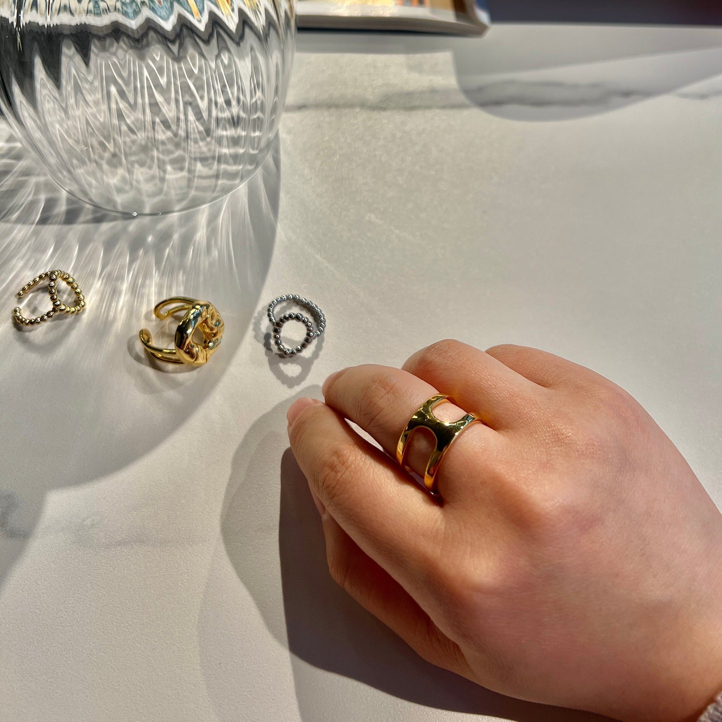 «GOLD OPEN FRAME RING» — Minimalist Adjustable Band in Gold