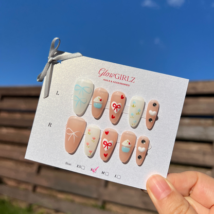 «SWEETHEART CUPCAKE DREAM» – Pink & White Press-On Nails with Bows, Cupcakes & Hearts, Kawaii & Soft Girl Aesthetic