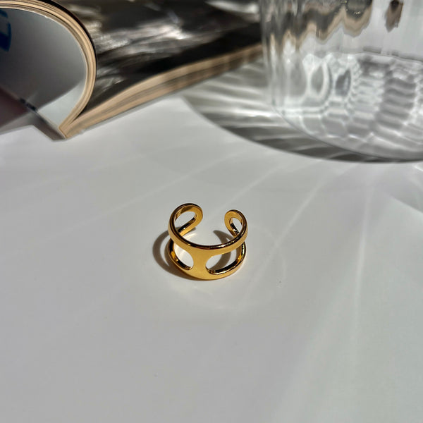 «GOLD OPEN FRAME RING» — Minimalist Adjustable Band in Gold