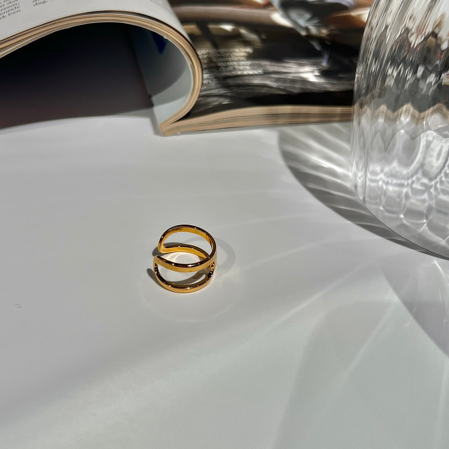 «GOLD OPEN FRAME RING» — Minimalist Adjustable Band in Gold