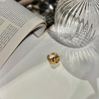 «SCULPTED DOME GOLD RING» – Modern Statement Ring with Bold Melting-Effect Design