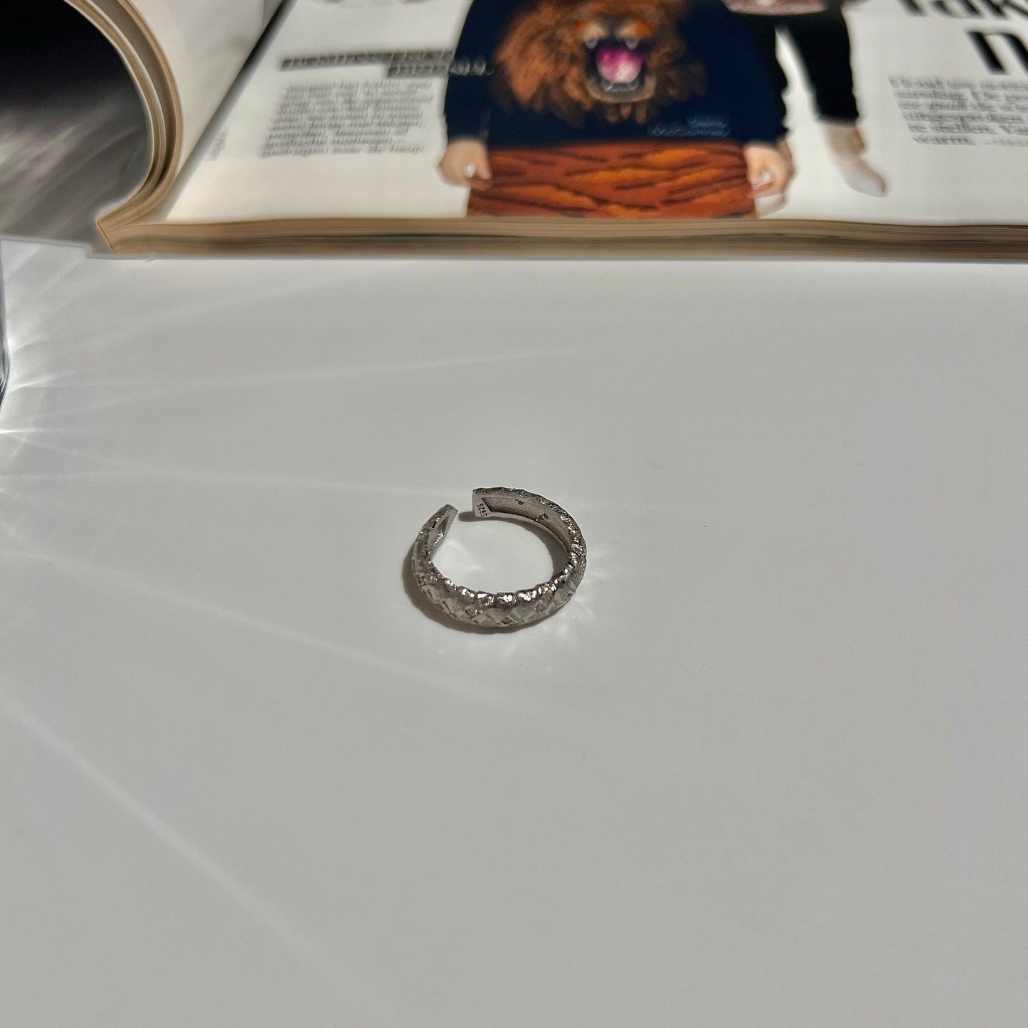 «SILVER TEXTURE BAND» — Adjustable Sterling Silver Ring with Quilted Metal Detailing