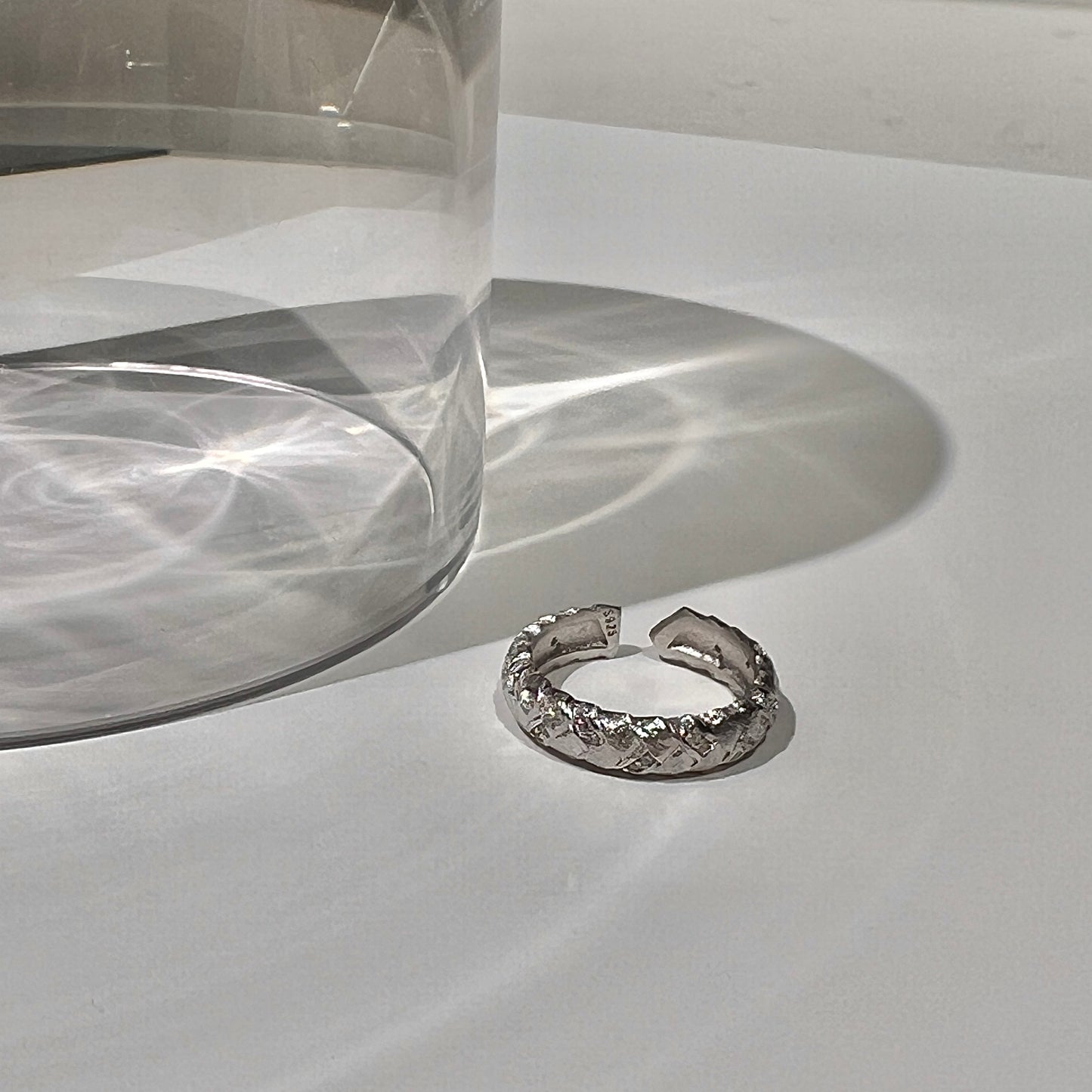 «SILVER TEXTURE BAND» — Adjustable Sterling Silver Ring with Quilted Metal Detailing