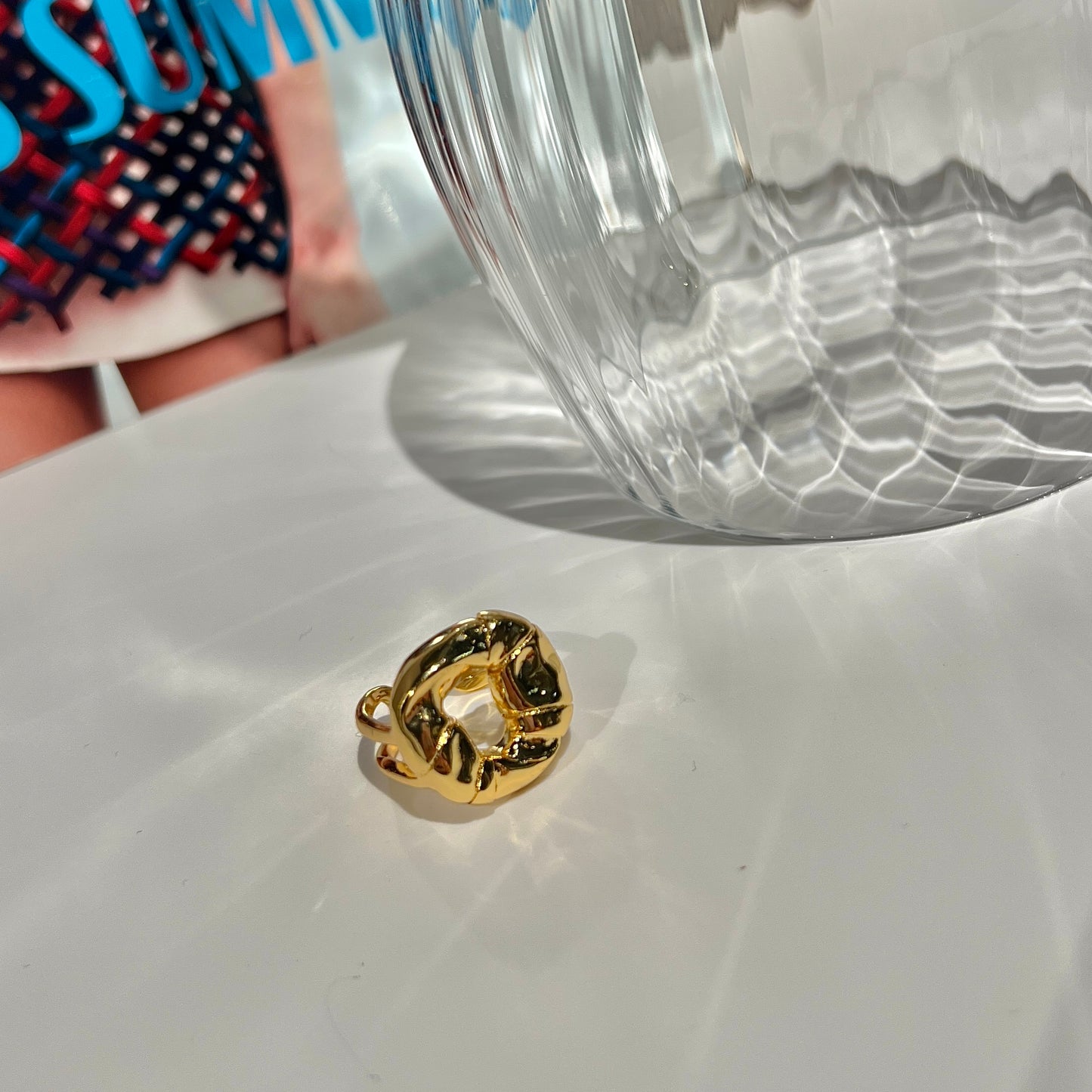 «SCULPTED DOME GOLD RING» – Modern Statement Ring with Bold Melting-Effect Design