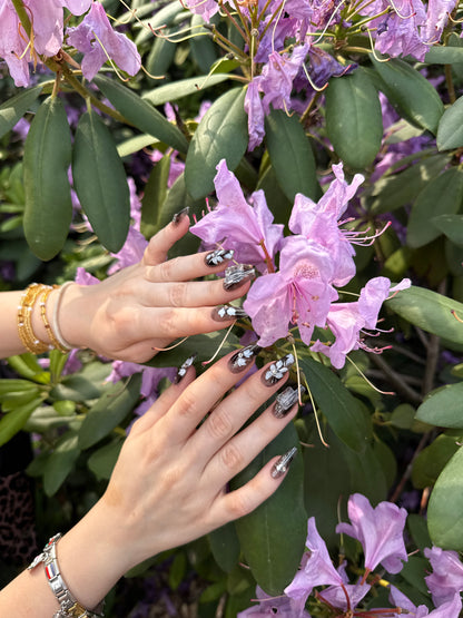 «MIDNIGHT BLOOM NAILS»– Hand-Painted Black Floral Press-On Nails, Elegant Glossy Black Base with Delicate White Flowers & Crystal Accents