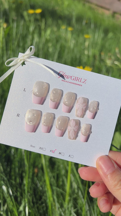 «LAVENDER DREAM FRENCH»- Purple French Tip Press-On Nails with White Cat Eye Base & 3D Floral Accents, Elegant & Dreamy Nail Design