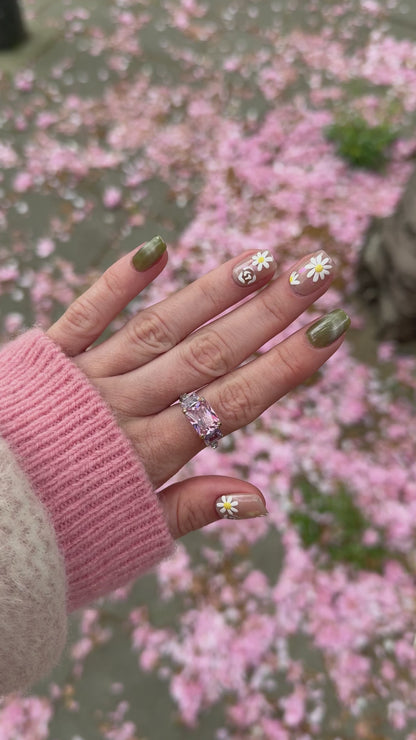 «SUMMER BLOOM CAT EYE»- Green Cat Eye Press-On Nails with Daisy Accents, Fresh Floral Design for Spring