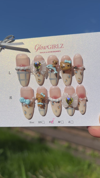 «SWEET KAWAII CHARMS» – Hello Kitty Press-On Nails with Bows, Dolphins & Rhinestones, Cute 3D Kawaii Nail Art, Soft Girl Aesthetic, Reusable & Ready-to-Wear